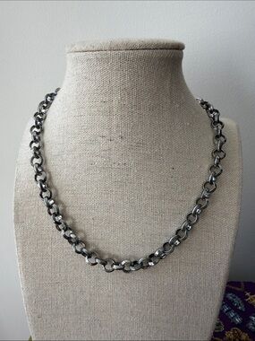 Rolo Link Silver Tone Adjustable Necklace with Textured & Polished Links.